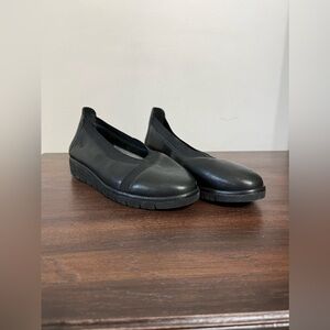 Nurture by Lamaze Flats Size 6